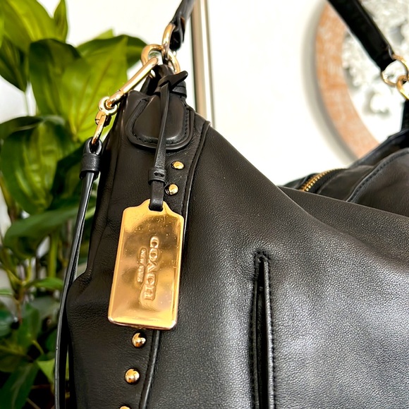 Coach CIRCLE HOBO IN STUDDED CALF LEATHER - Picture 9 of 11